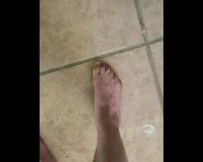 Solo boy jerks off and cums on his own feet