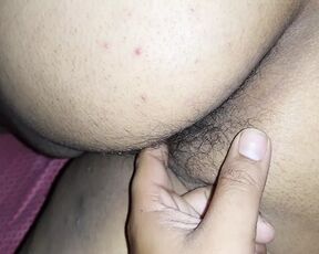 Sote hue maa ki gand me ungli ki or pani nikala. Risky capture for all of u. Big ass desi