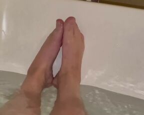 Bathtub feet