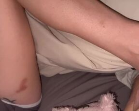 Massage wand on his balls and cock between my toes. He shoots a huge cumshot on my sexy feet!