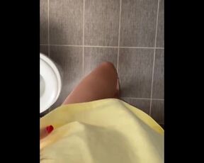 Pee open pussy in toilet