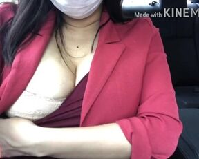 Girl Big Boobs Show her Boobs on Public Car, Caught in Public ช่วยตัวเองบนรถเพื่อน เปิดนมบนถนน